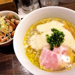 櫻井中華そば店 - 【昼限定】梅の山かけ冷やし塩らぁ麺、炙りチャーシュー丼