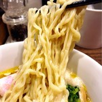 櫻井中華そば店 - 【昼限定】梅の山かけ冷やし塩らぁ麺 麺リフトアップ