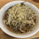 ラーメン二郎 - ラーメン 750円　麺半分・ヤサイ少な目にんにくアブラで