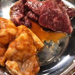 焼肉・ホルモンギョーザのオンリーギュー - ホルモン盛り