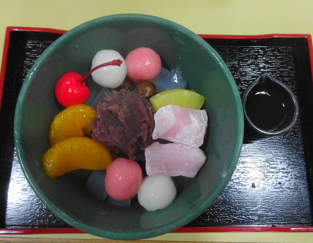 Anmitsu với bánh shiratama