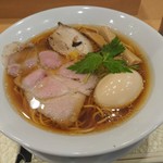 なにわ 麺次郎 - 地鶏醤油らーめん味玉入り