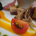 CUCINA KURAMOCHI - 前菜(きのこのトリフォラート、フルーツトマトに南瓜ソースとバジルソース、サラミ、秋刀魚のビネガー風味)