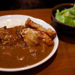 鶏唐 やまをんち - 唐揚げ付きカレー(580円)