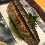 すし孝 - 大阪湾の金太郎鰯の塩焼き。いわゆる梅雨鰯。健全な脂が半端ない