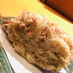 Sushi Kou - 毛蟹。いったん肉と味噌を取り出し、混ぜ混ぜしてから甲羅に戻します。毛蟹はカニの横綱です