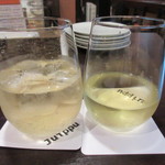 ジュイップ - 梅酒ソーダ割りと白ワイン