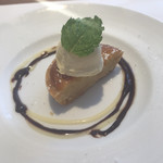 ピアット スズキ チンクエ - デザートのチーズタルト柚子シャーベットのせ
      最後に爽やかなシャーベット