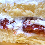 スイーツガーデン ユウジアジキ - イチゴもスポンジも絶品！！