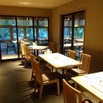 お食事処 森の湯茶屋 - 当店のテーブル席です。