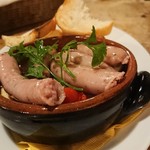 Cucchiaio - 納豆喰豚のソーセージのアヒージョ