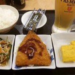 岩本町小町食堂 - ニラレバ炒めハーフ：160円、アジフライ：160円、玉子焼きハーフ：110円