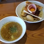 らぁめん 生姜は文化。 - オニオングラタンつけ麺 〜井の中の卵、巣鴨を知らず〜