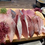 さんぺい - 刺身定食1000円の刺身、厚みがよくわからない写真だけど極厚。