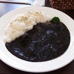 イカスミのシーフードカレー