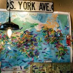 さくらバーガー - 世界地図。外国人観光客多しです。みなさん地図にピンで挿されてました。
