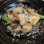 Oppla da Gtalia - キノコ。食材を説明してくれました。エンタメ感があり嬉しいですね。