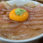 みなと食堂 - 平目漬け丼（接写）