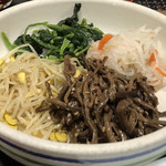 炭火焼肉の店 炭角 - ナムルの盛り合わせ