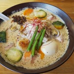 湖麺屋 リールカフェ - 多彩な具が乗ってます