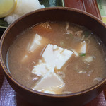 菜々家 - 2019年8月。とん汁に冷奴投入。