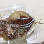 鞍馬 - たこ焼き4つ ソース味（税込 330円）評価＝△ 1つのアップ