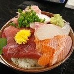 元気な魚屋さん - ミニ海鮮丼 600円