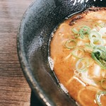 拉麺プカプカ - みじん切りの玉ねぎが良い食感と濃い目のスープに合います