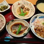 定食屋百菜 旬 - 一汁三菜定食（税別960円）