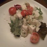 シシリヤ - モッツァレラとトマトのグリーンソース