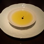 ラ ターブル ドゥ ジョエル・ロブション - パンにつけるオリーブオイル