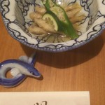 鰻・季節料理 明 - お通しはワカサギ稚魚。