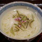 Morimoto - 冷たいトマトの素麺♪
                        蓴菜の食感が良いですね✨
                        涼しげな料理からスタートです！