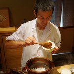 Morimoto - 炊きたてご飯を盛る大将
      ちりめんじゃこ？！かな？