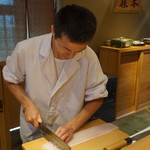 森本 - 森本大将の鱧をテンポ良く包丁いれていきます！