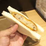 北欧 - シンプルなんだけど、ソースの甘辛さが丁度良くて食欲をそそる。食パンの口当たりがソフトで、ポイント高い