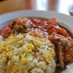 李園 - 炒飯越しに見るトマトの丘