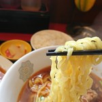 Keikouen - 台湾ラーメン、麺リフト