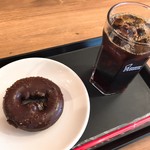 Misuta Donatsu - ダブルチョコレートとアイスコーヒー