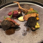 レストラン ラ・フロレゾン・ドゥ・タケウチ - フランスランド産鳩のもも肉と胸肉を二種の調理方法で 季節野菜を添えて 香り高いジュのソースと黒トリュフの香り
