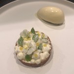 レストラン ラ・フロレゾン・ドゥ・タケウチ - レモンのクリーム、日向夏の果肉他ケーキにハーブのソルベ