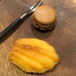 レストラン ラ・フロレゾン・ドゥ・タケウチ - フィナンシェとマカロン