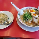 ラーメン魁力屋 - 醤油味玉ラーメン焼き飯セット