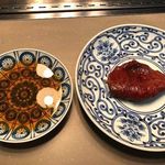 銀座焼肉 Salon de AgingBeef - 生姜のタレをつけたりして2通りの味を楽しめるのです