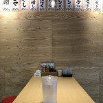 タンメンと餃子 KIBARU - テーブル席