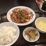 DRAGON DELI - 麻婆豆腐定食 830円