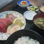 まる信 食堂 - Ｂ定食（生本まぐろ・島あじ・生ホタテ）