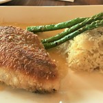 Tommy Bahama Restaurant, Bar & Store - マヒマヒのグリル、アーモンドライス