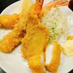 Waraku - フライ三種、大きな海老とイカ、魚フライ