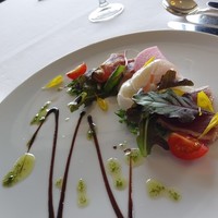 エスカーレ ホテルモントレ グラスミア大阪 - マグロのグリル ポーチドエッグ添え